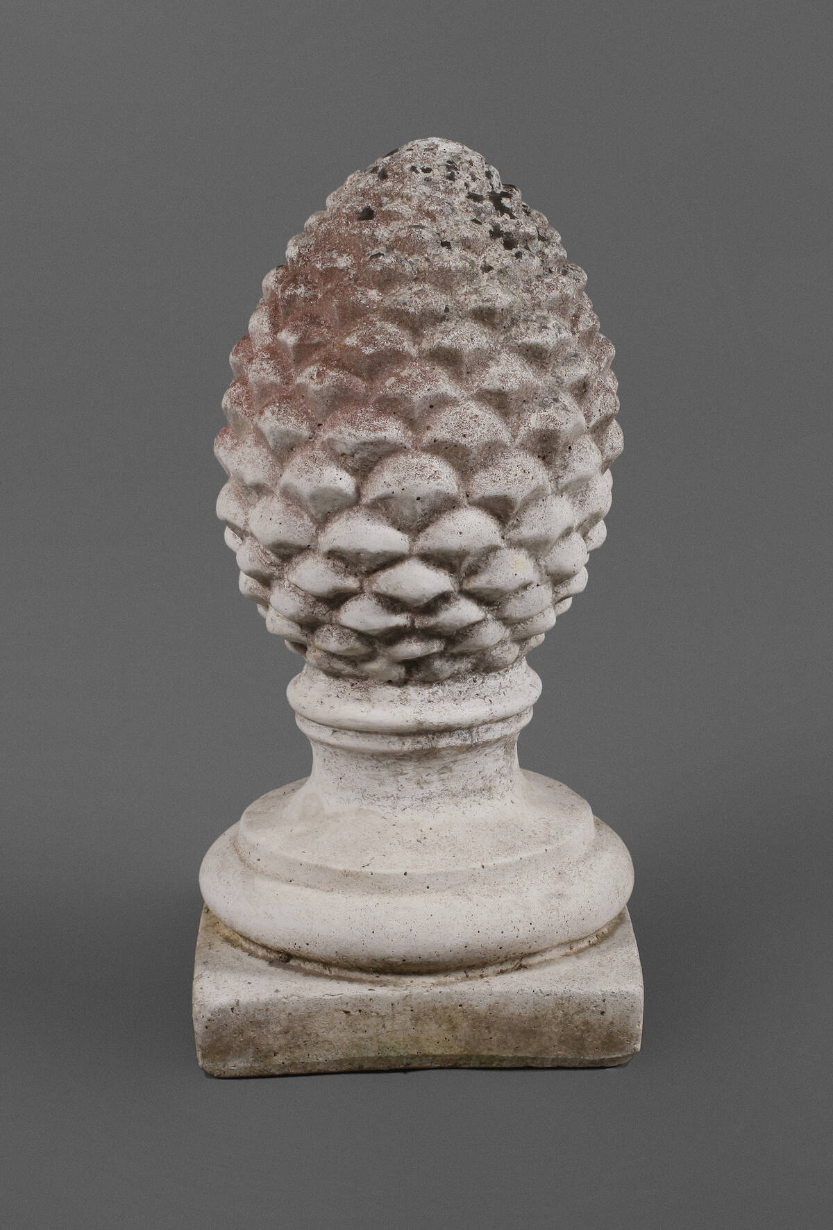 Gartenplastik Pinienzapfen