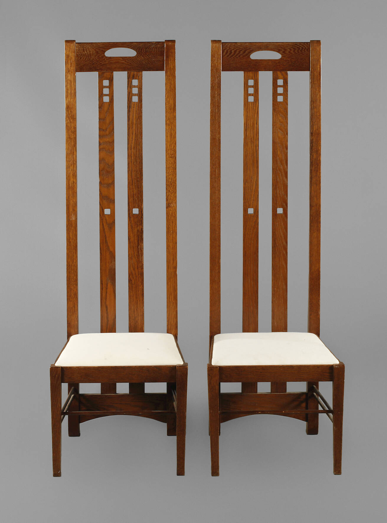 Charles Rennie Mackintosh, zwei Ingram Stühle