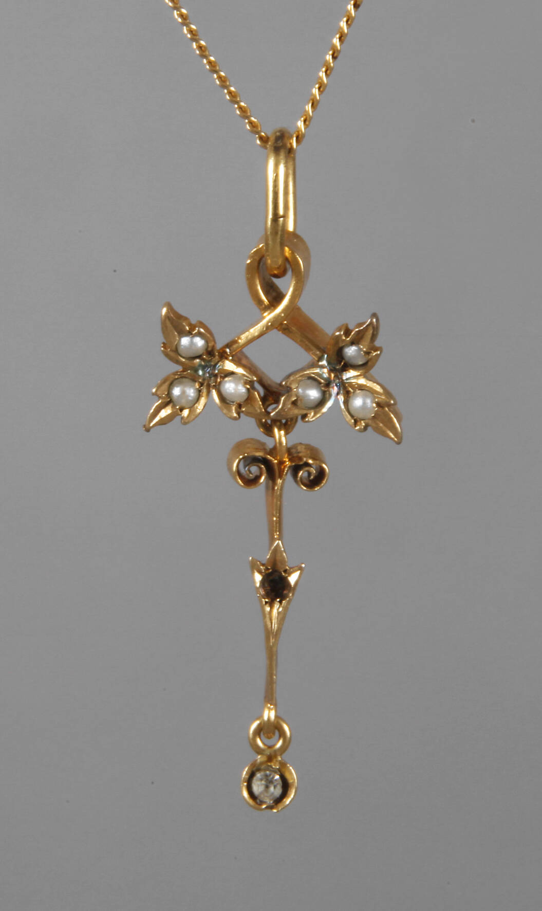 Zarter Jugendstilanhänger