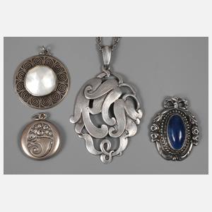 Vier Jugendstilanhänger