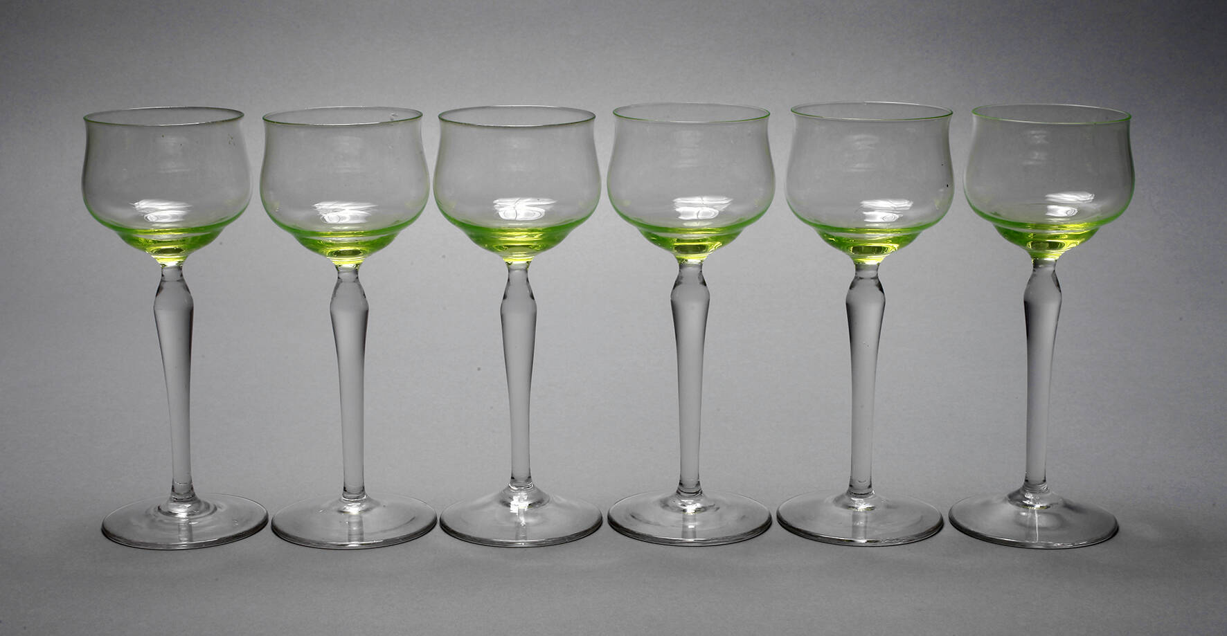 Sechs Weinrömer Uranglas