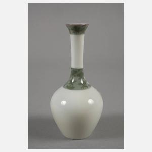 Kleine Enghalsvase mit Pâte sur Pâte-Malerei