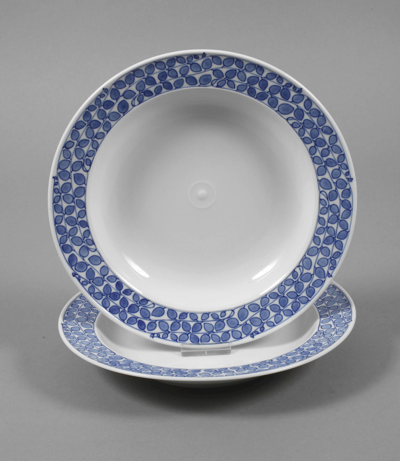 Meissen zwei Suppenteller "Blaue Rispe"