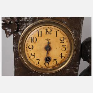 Große figürliche Salonuhr