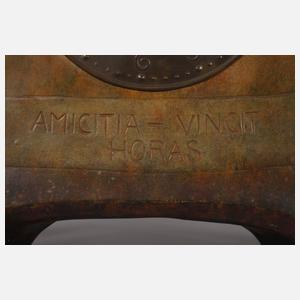 Goldscheider Wien, Monumentale Kaminuhr "Amicitia"