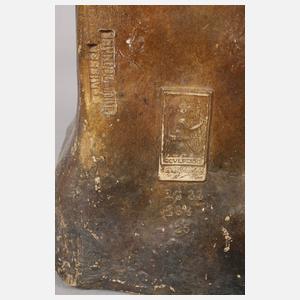 Goldscheider Wien, figürliche Salonuhr "Neugierde"