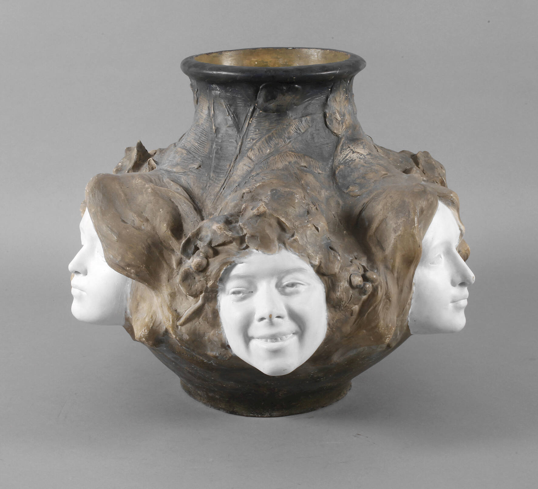 Goldscheider große Reliefvase "Masques"