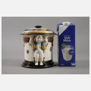 Böhmen Deckeldose mit Puttenbesatz