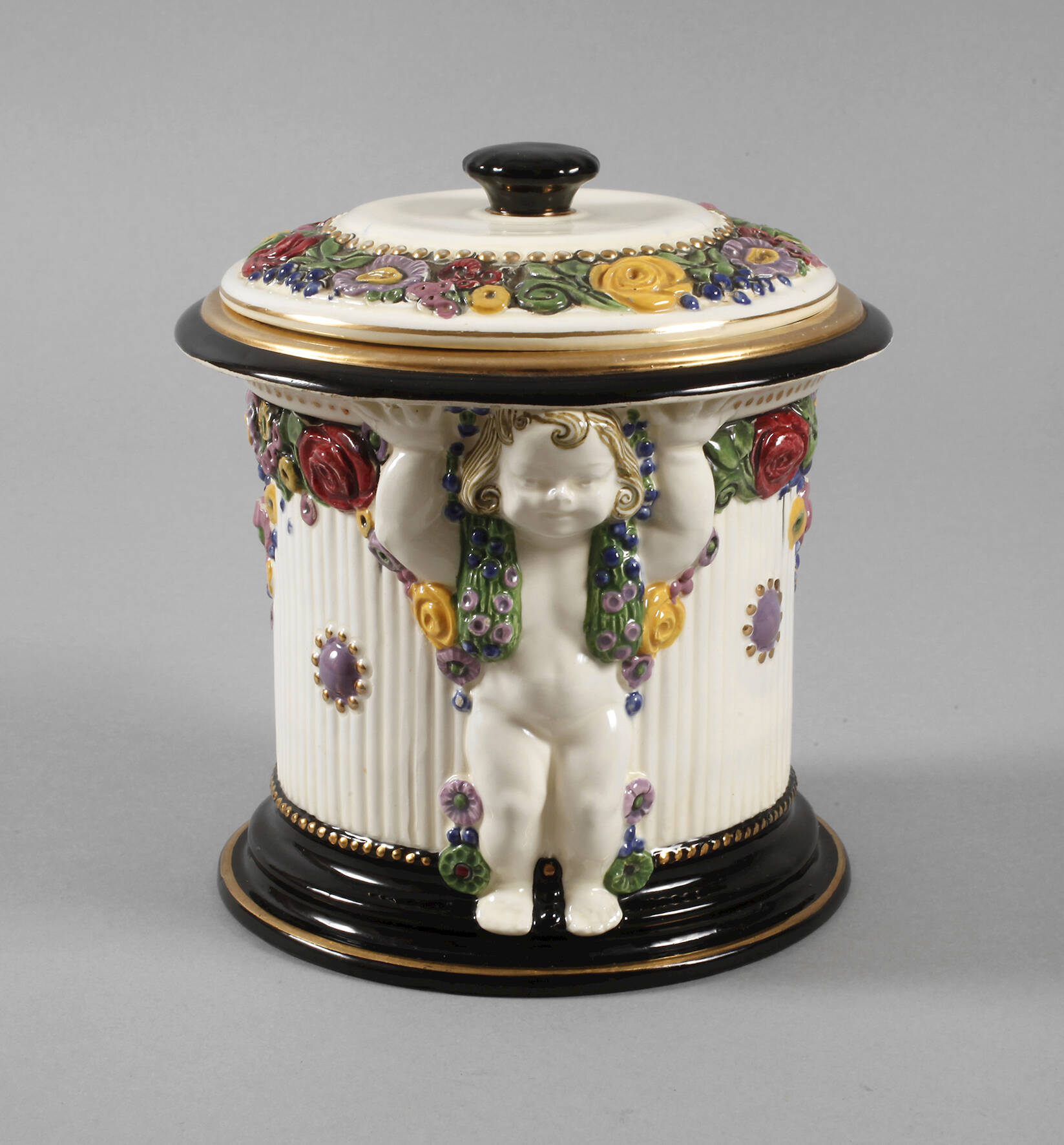 Böhmen Deckeldose mit Puttenbesatz