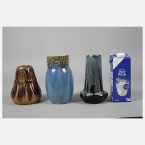 Bunzlau Konvolut Reliefvasen