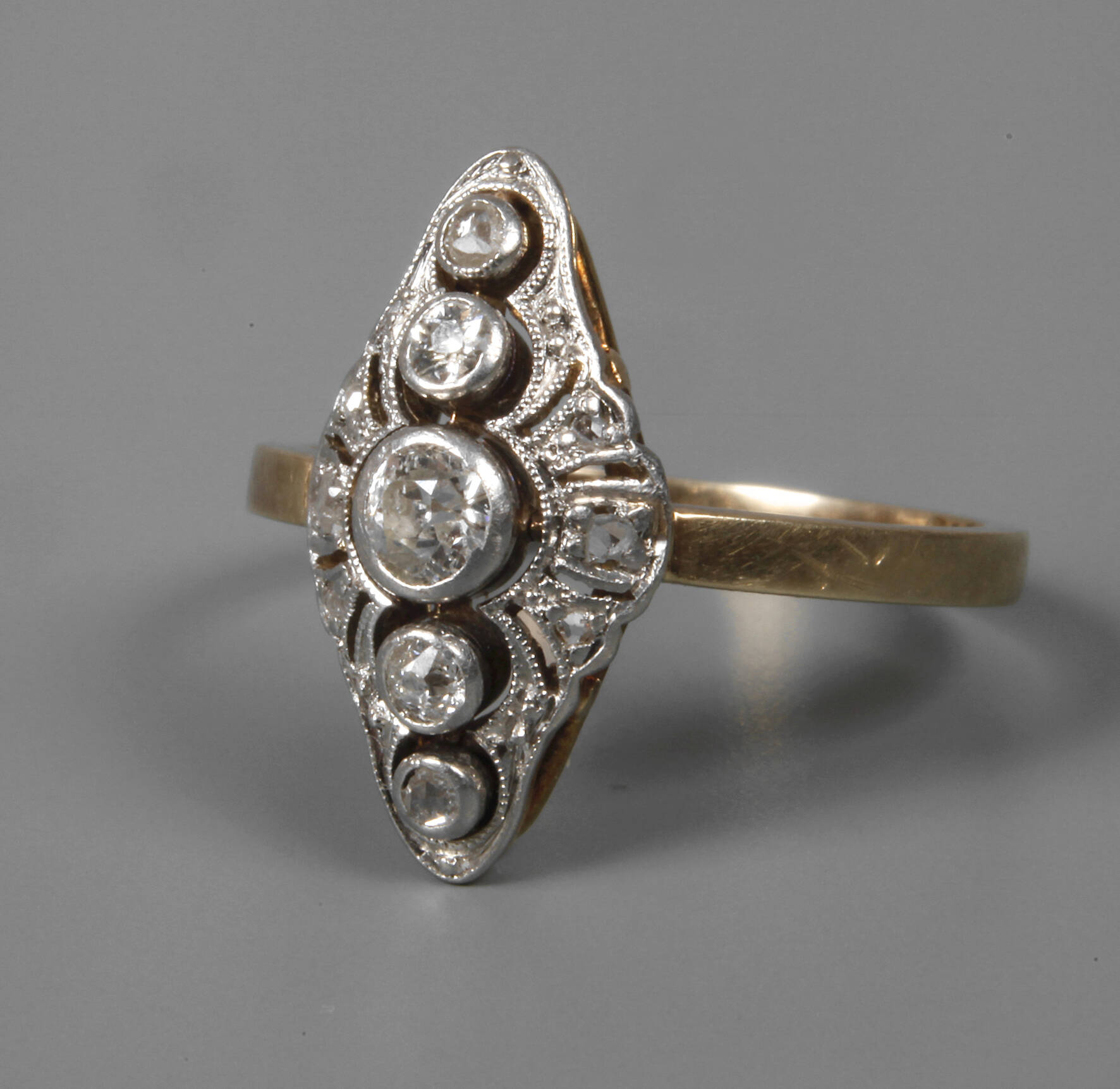 Ring Art déco mit Diamanten