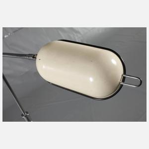 Stehlampe aus einer Arztpraxis