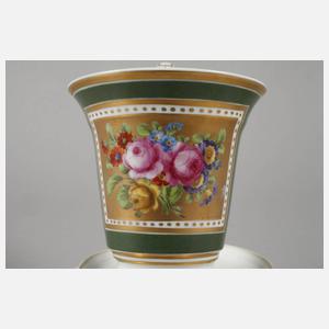 KPM Berlin Sammeltasse mit Blumenmalerei