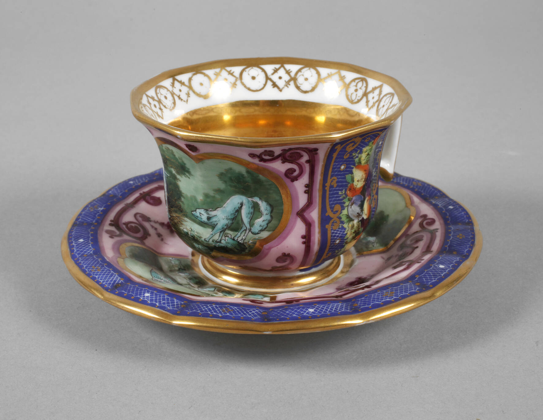 Sammeltasse mit Schwanenmotiv