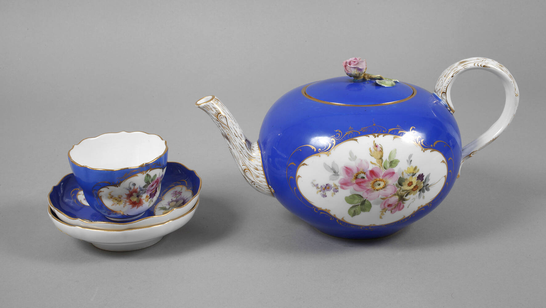 Meissen Teekanne mit Tasse "Blume 4"