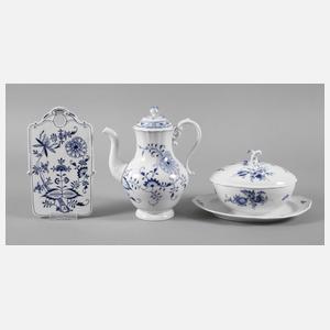 Meissen Konvolut Serviceteile mit Blaumalerei