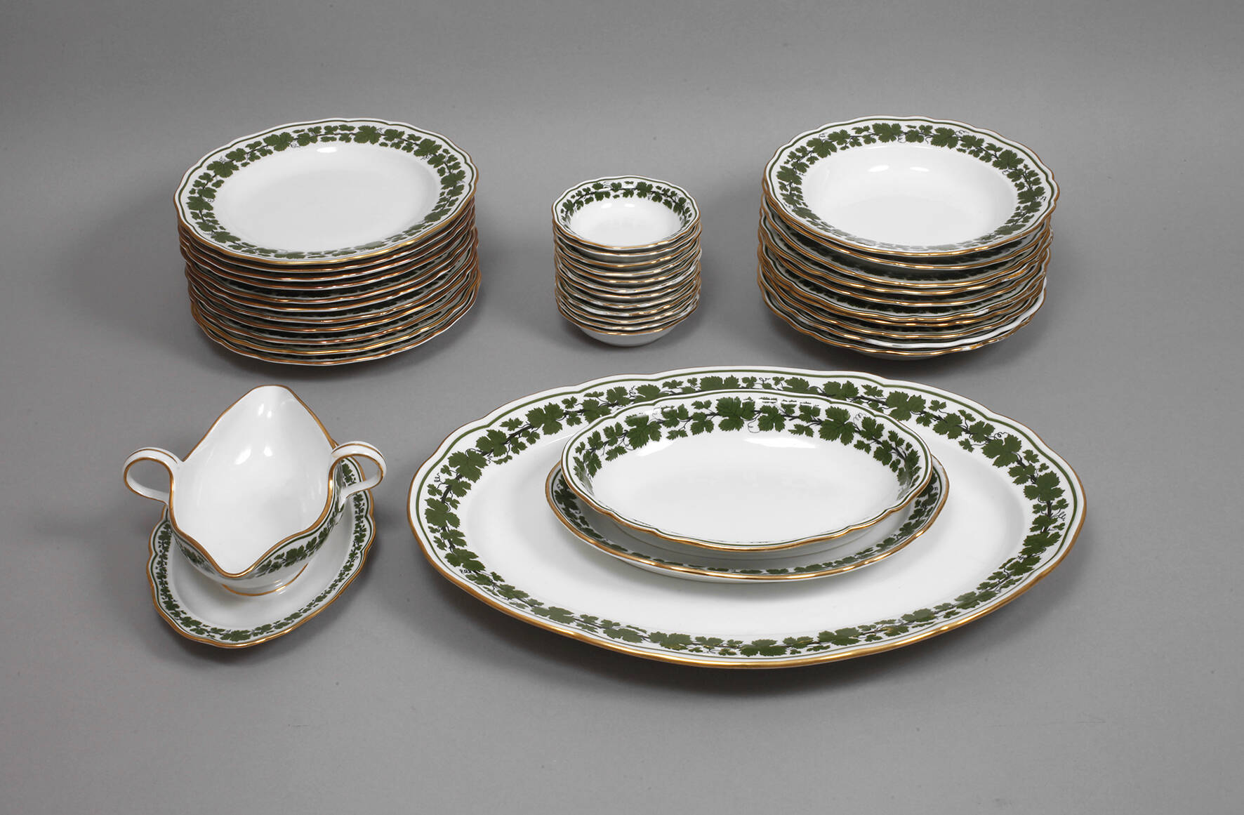 Meissen Speiseservice mit Weinlaubdekor