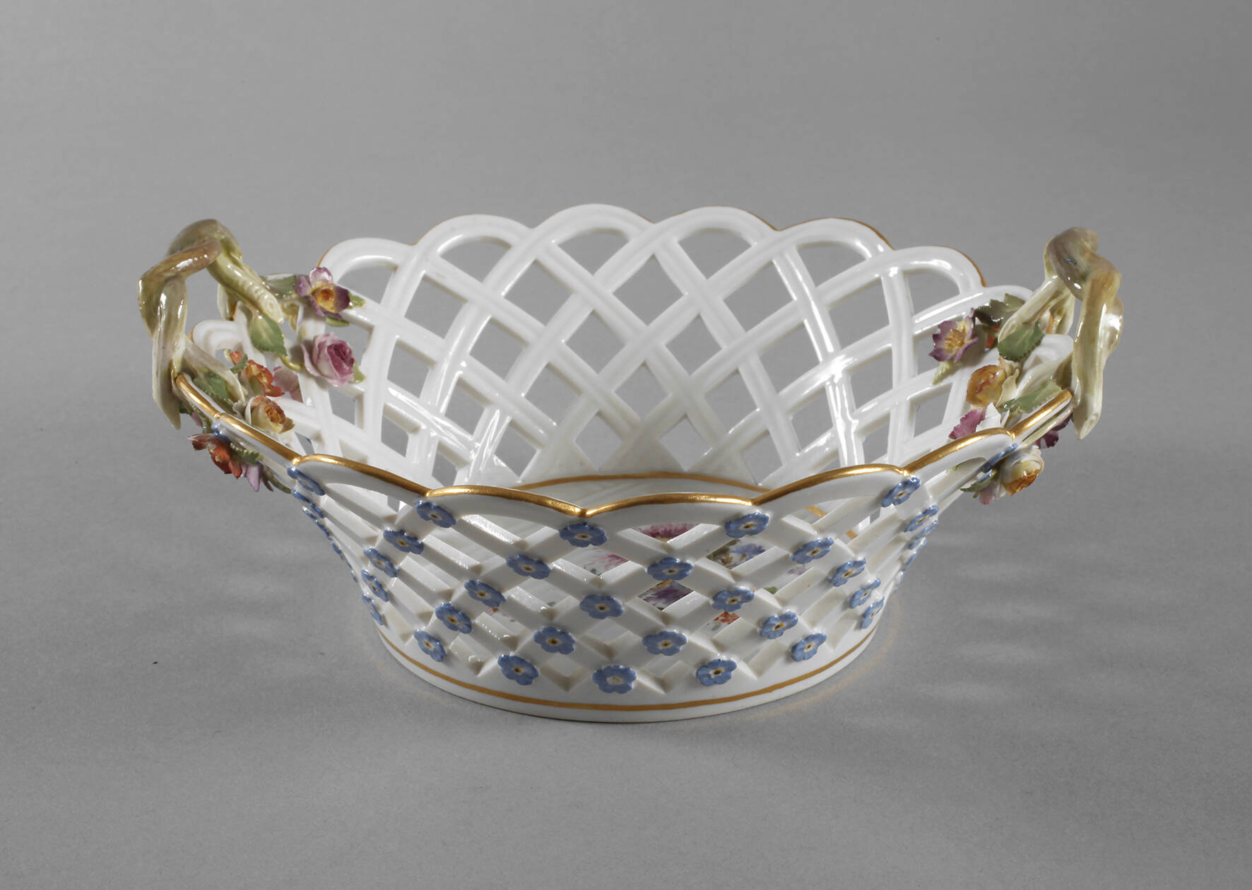Meissen Henkelkorb mit Vergissmeinnichtblüten