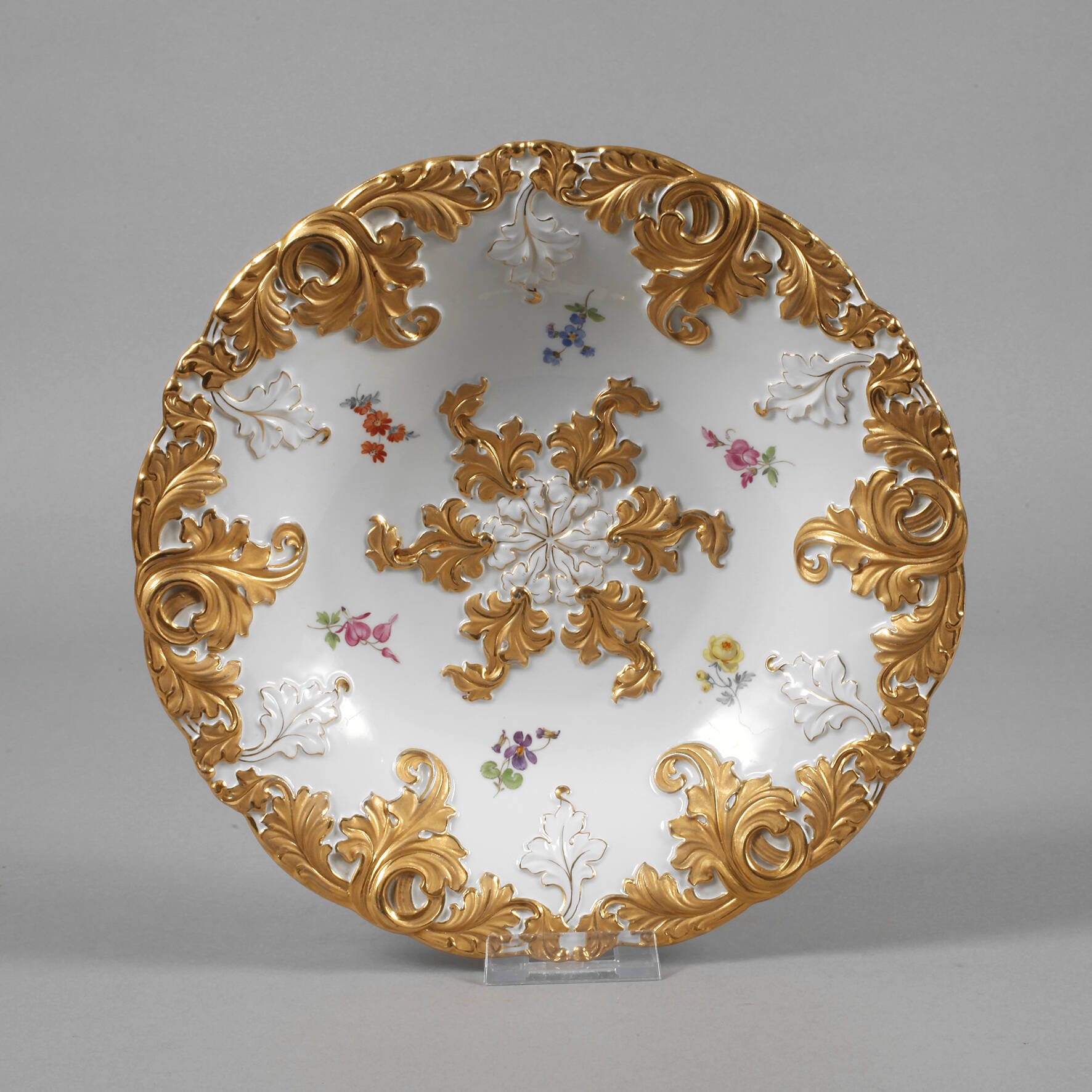 Meissen Prunkschale mit Streublümchendekor