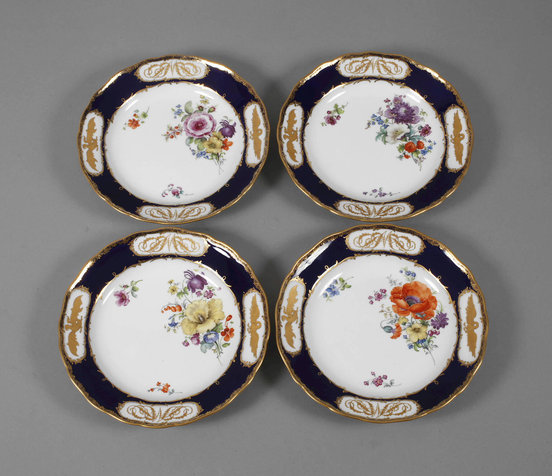 Meissen vier Prunkteller Blumen- und Goldmalerei
