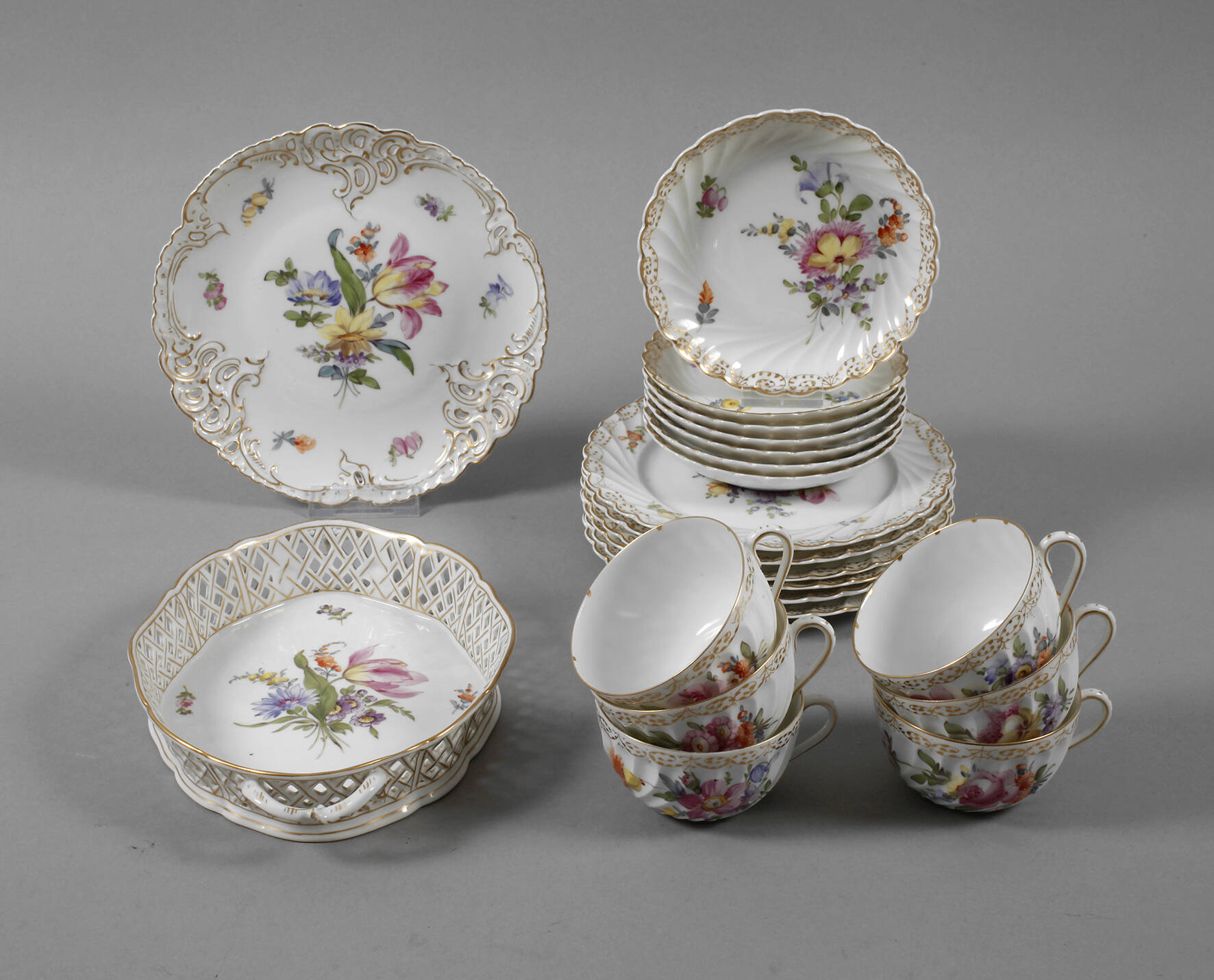 Nymphenburg sechs Gedecke und drei Schalen