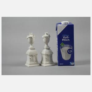 Nymphenburg Paar "Tischväschen mit Postament"