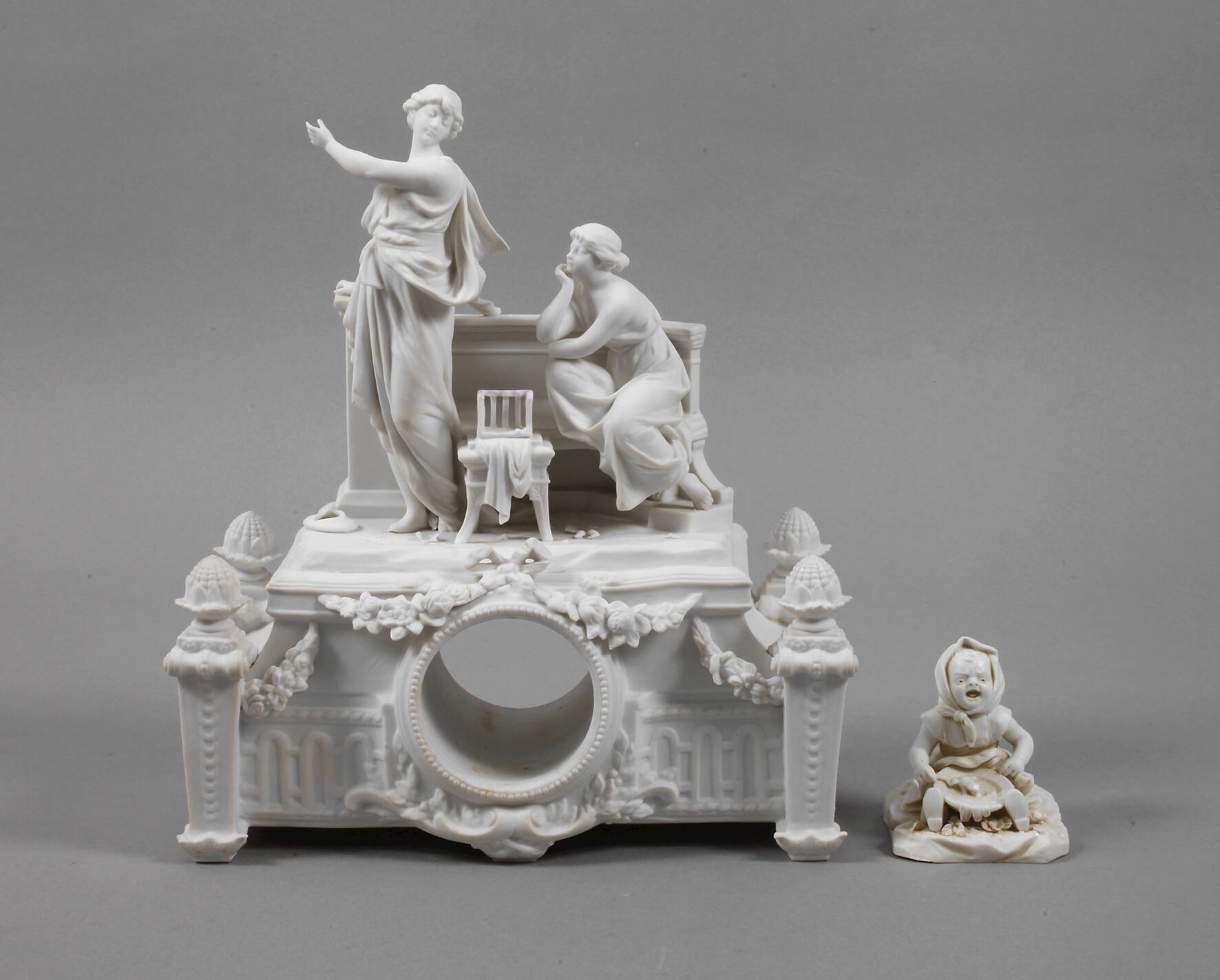 Thüringen figürliches Uhrengehäuse und Kinderfigur