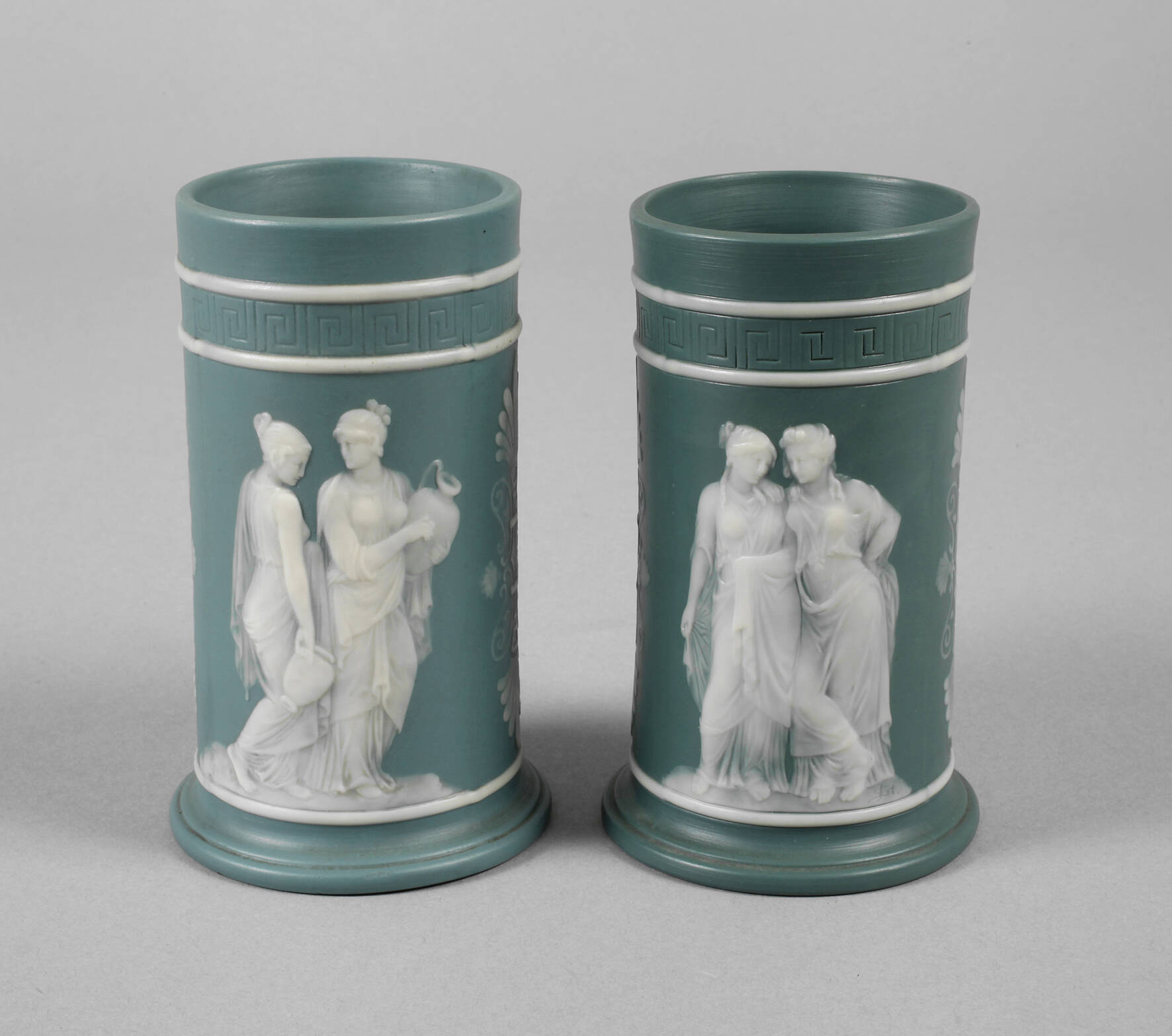Villeroy & Boch Paar Vasen in Wedgwood-Manier