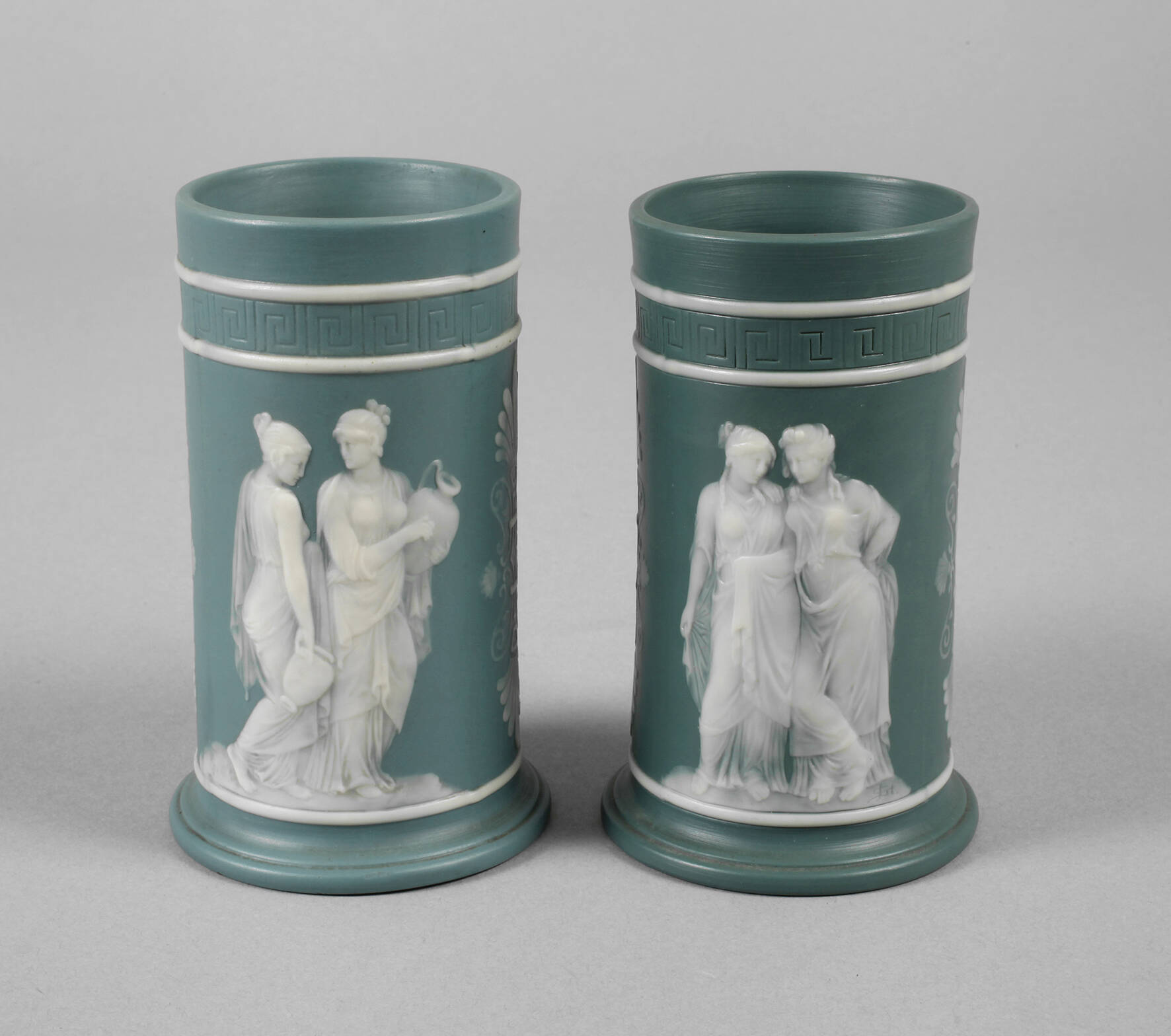 Villeroy & Boch Paar Vasen in Wedgwood-Manier