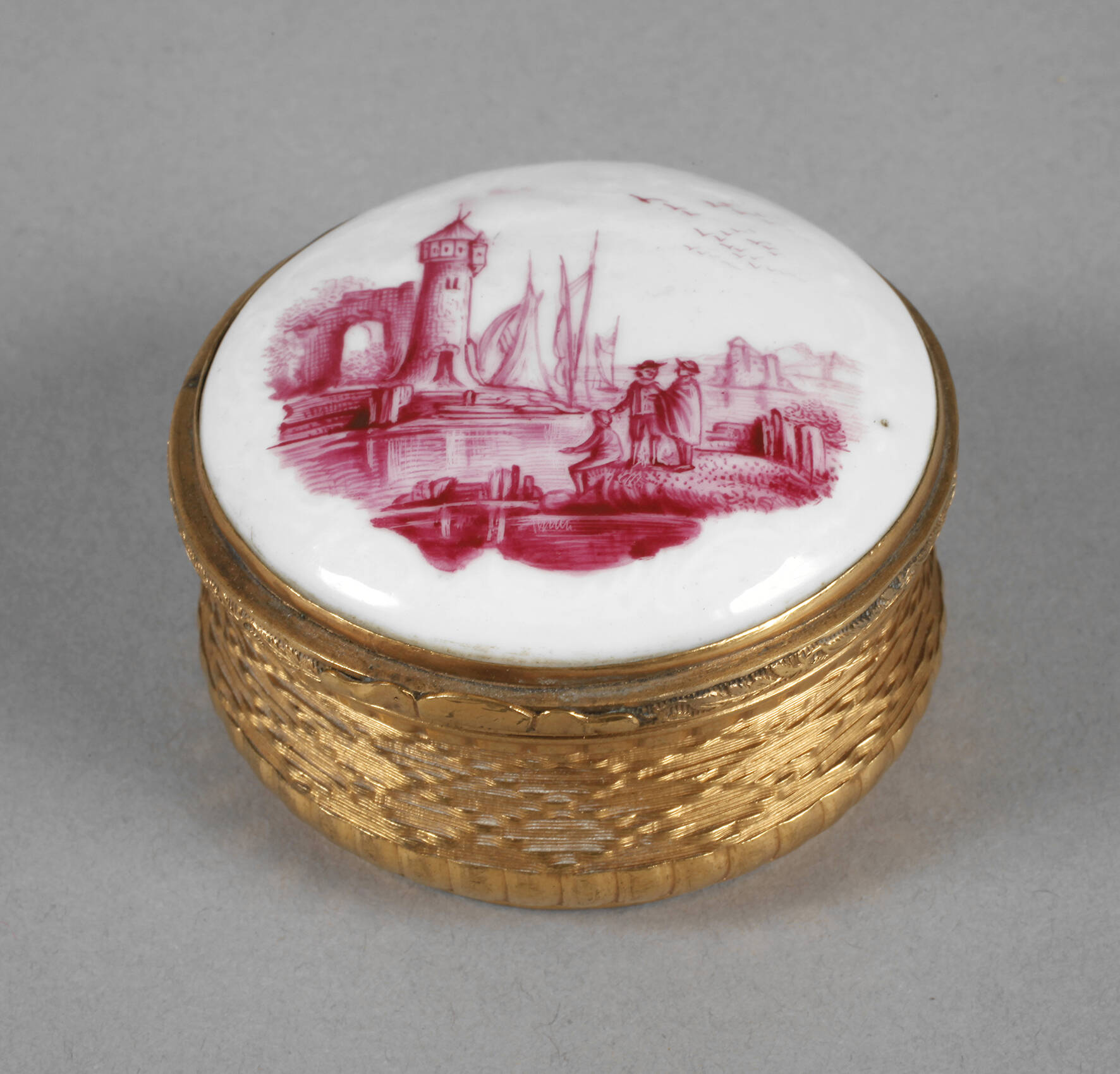 Deckeldose mit Purpurmalerei