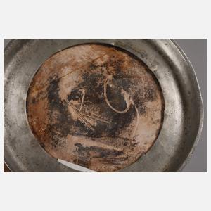 Fayencewalzenkrug mit Architekturmalerei