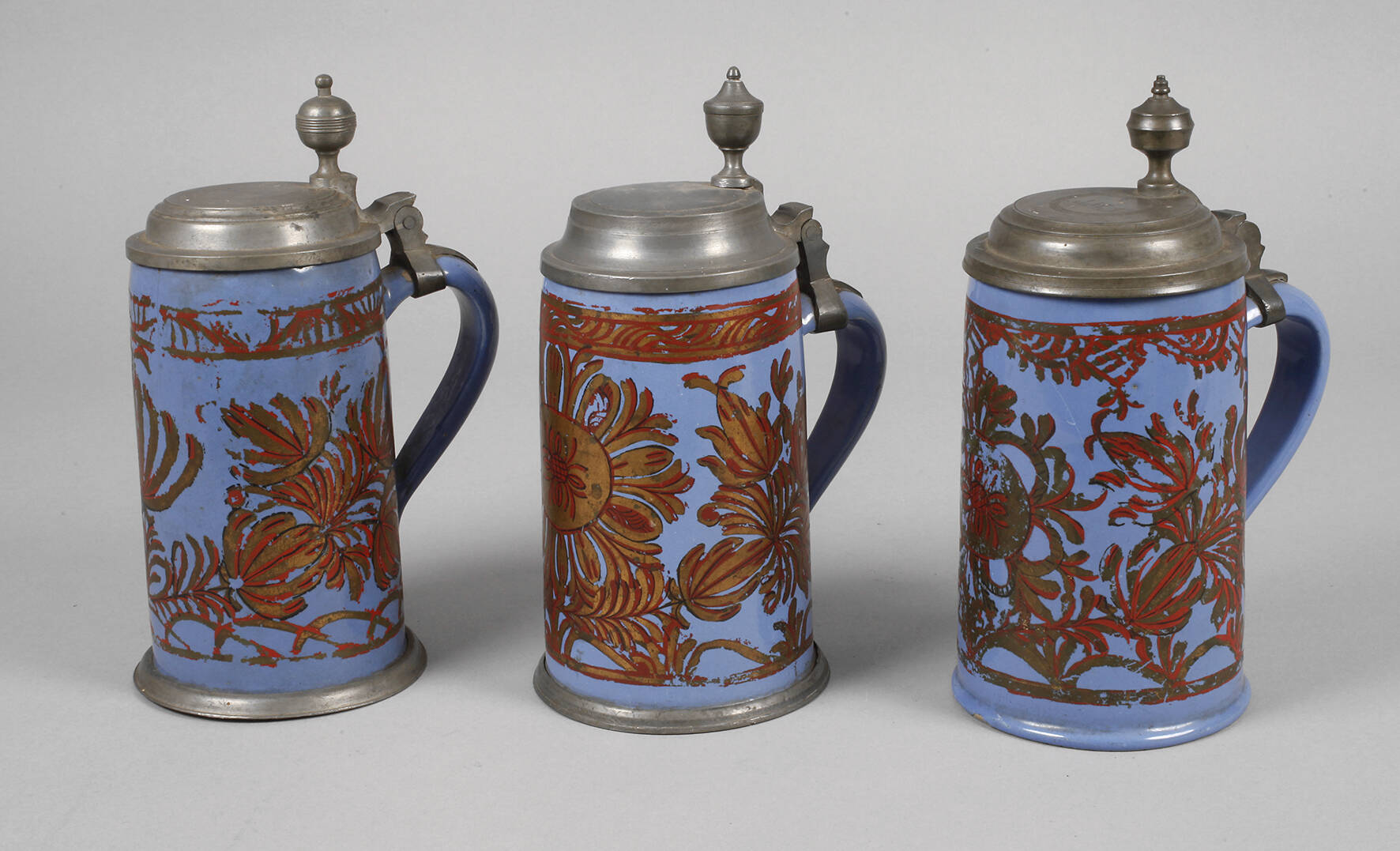 Drei Schrezheimer Fayencewalzenkrüge