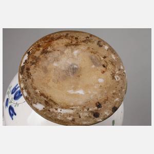 Klassizistische Fayencekanne