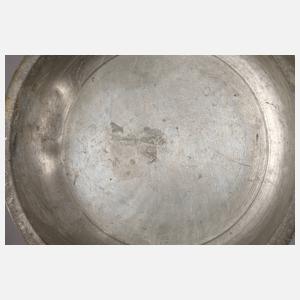 Drei Fayencewalzenkrüge