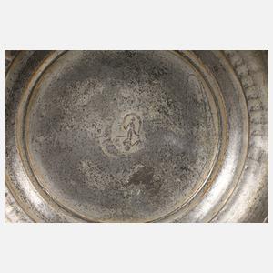 Drei Fayencewalzenkrüge