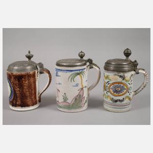 Drei Fayencewalzenkrüge
