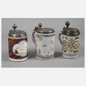 Drei Fayencewalzenkrüge