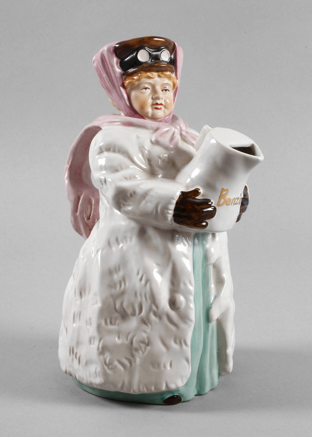 Figurenkanne als Autofahrerin