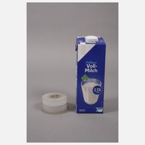 Zwei Dosen Alabasterglas