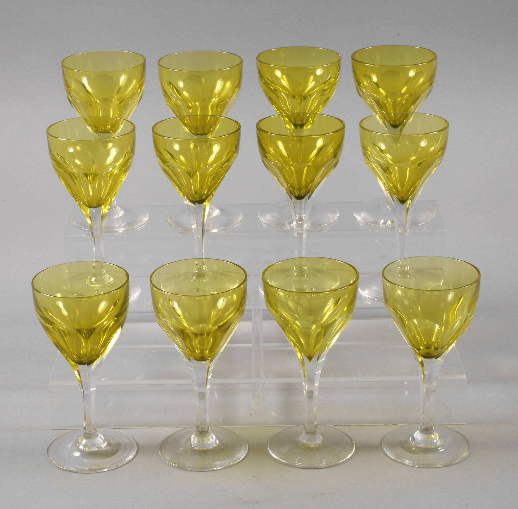 Zwölf Weinrömer Moser