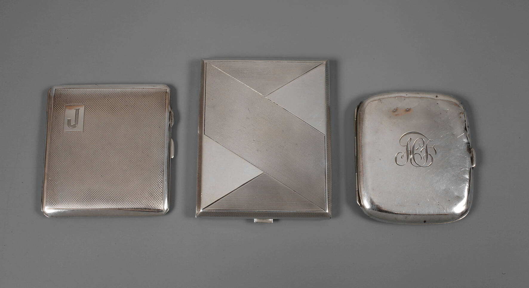 Drei Zigarettenetuis Silber