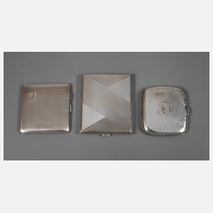 Drei Zigarettenetuis Silber
