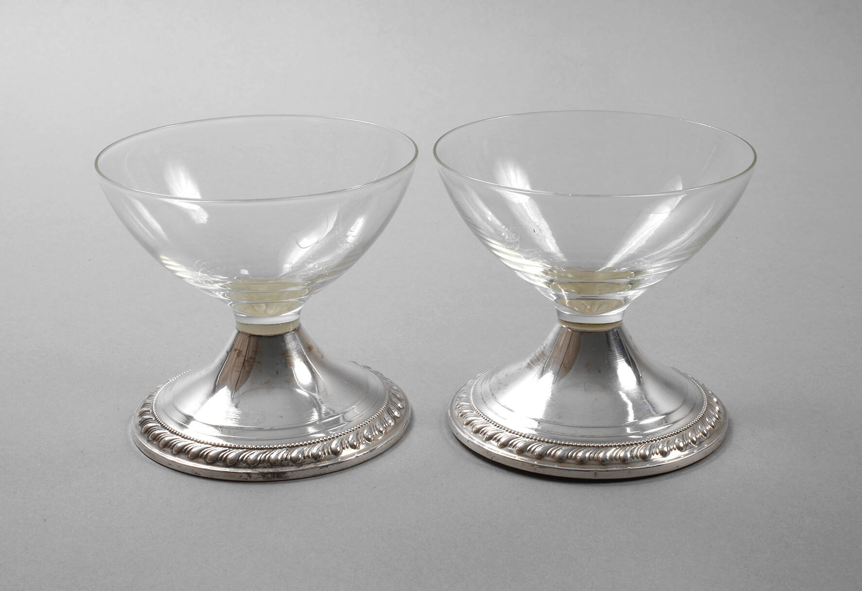 Paar Eisschalen mit Silberfuß