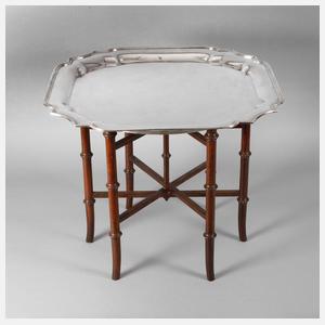 Teetisch mit Silbertablett