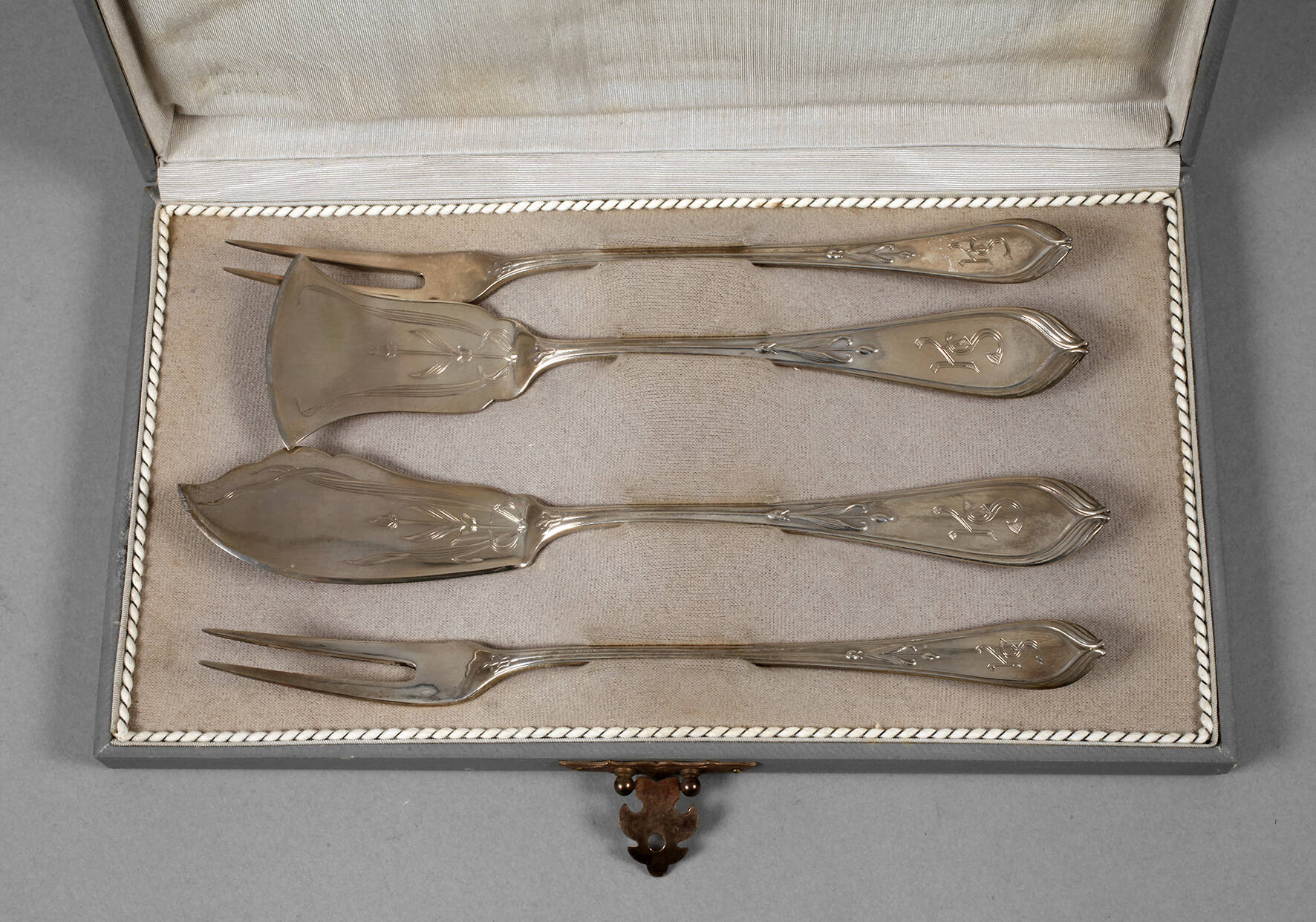 Vier Vorlegeteile "Bremer Lilie"