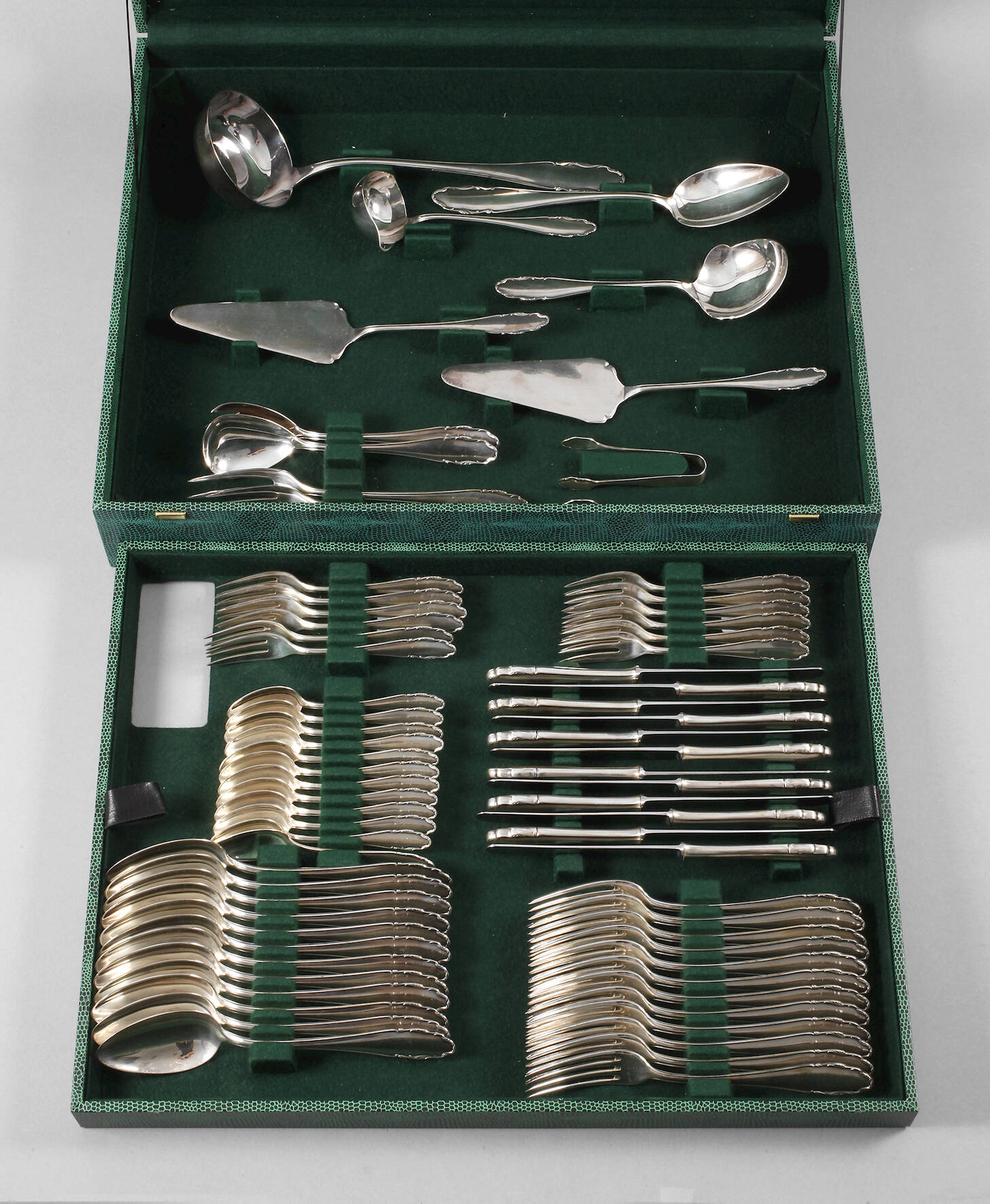 WMF Speisebesteck für zwölf Personen Silber