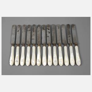 Zwölf Messer mit Perlmuttgriffen