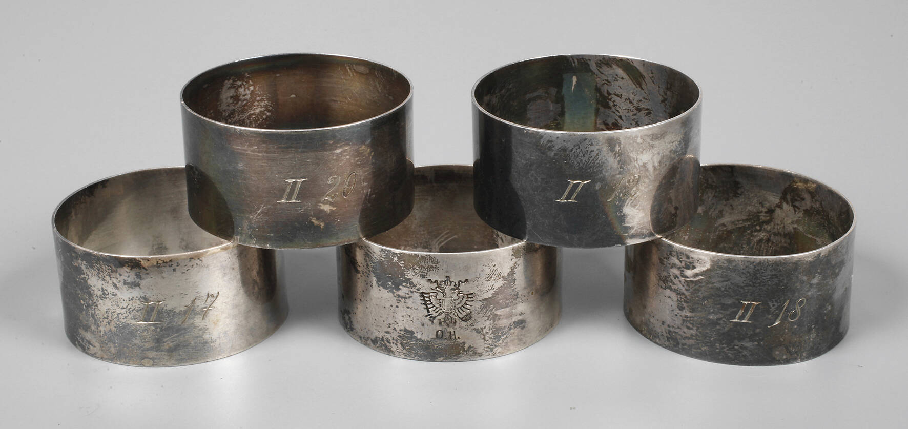 Fünf Serviettenringe mit Doppeladler