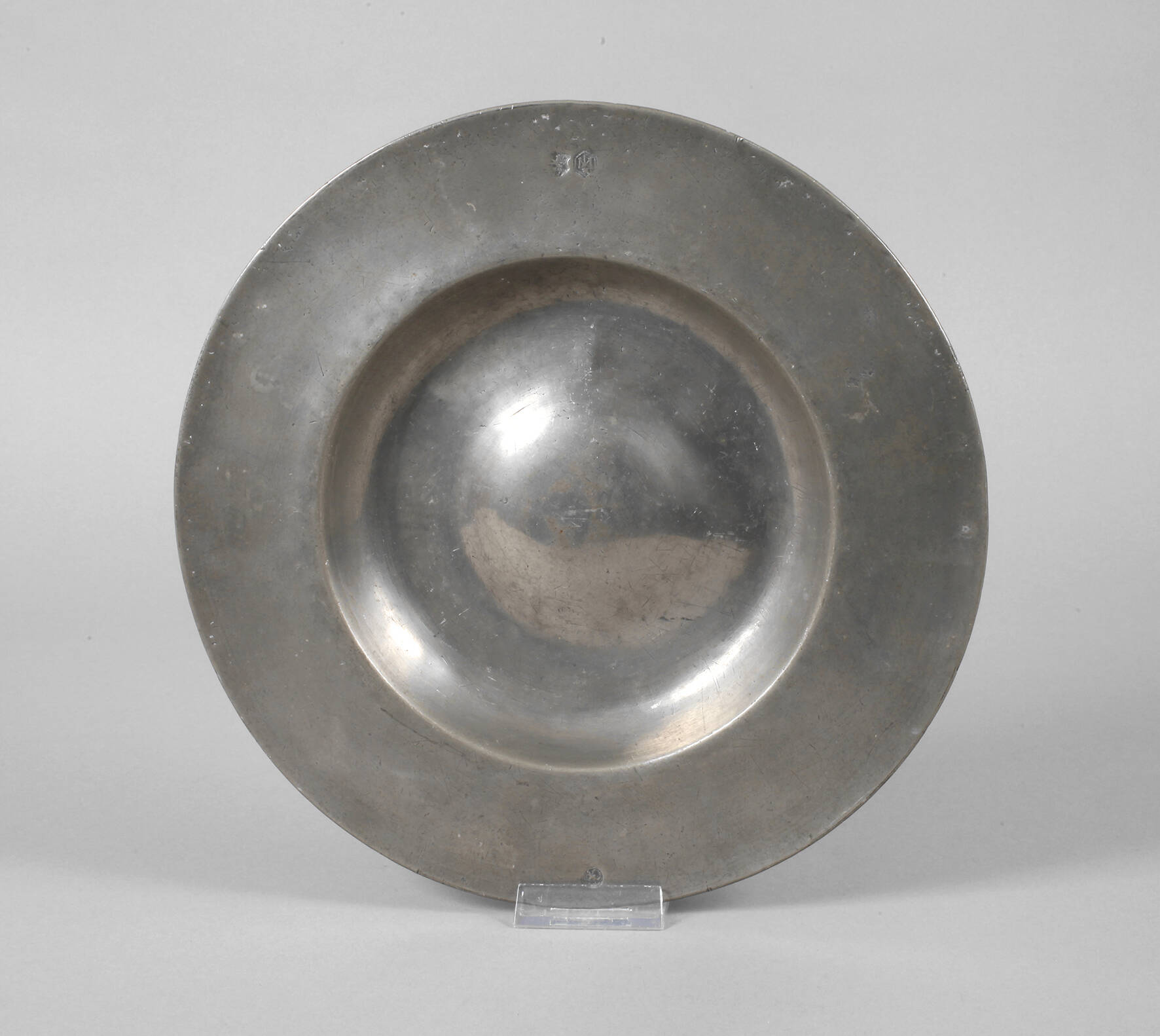 Zinnteller "Kardinalshut"