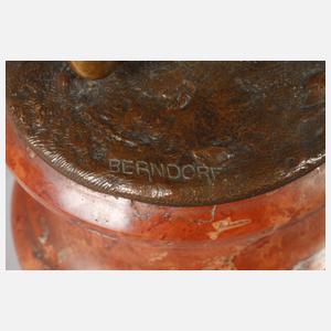 Berndorf, Mädchen in Tracht